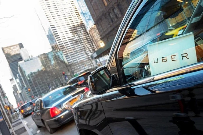 Theo tờ báo Bỉ Dernière Heure, một nghiên cứu ở Brussels cho thấy Uber có thể tính giá cao hơn nếu pin điện thoại của người dùng yếu.