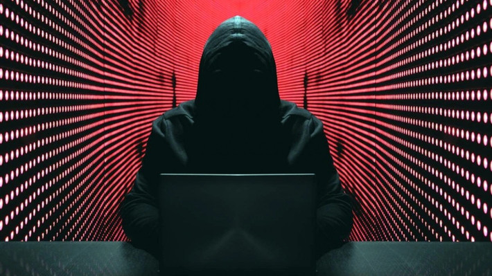 Tin tặc có thể truy cập thông tin ngân hàng, mật khẩu, thậm chí theo dõi qua camera và micro của thiết bị.