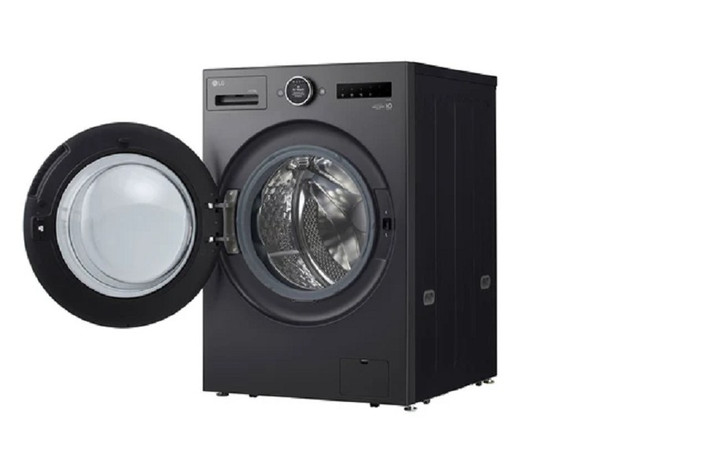 Bảng điều khiển với màn hình LCD tinh giản giúp trải nghiệm sử dụng hiện đại, trực quan và thân thiện hơn.