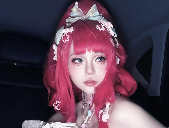 Sở hữu gương mặt hài hòa, làn da trắng sáng cùng vóc dáng cân đối, Bảo Ngọc dễ dàng ghi điểm ngay từ những khung hình đầu tiên.