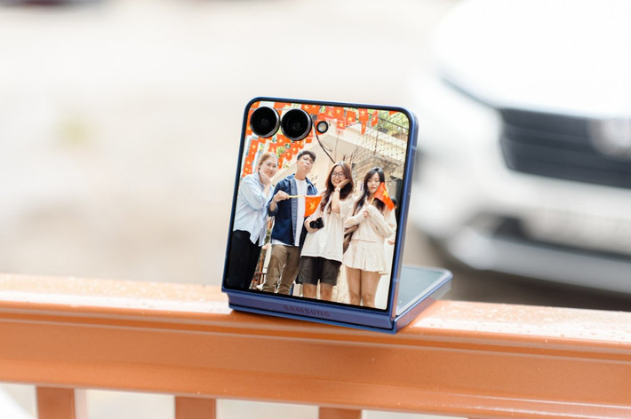 Tính năng chỉnh sửa tạo sinh cho phép loại bỏ chi tiết thừa, tạo nên những bức ảnh Tết gọn gàng và chuyên nghiệp hơn.