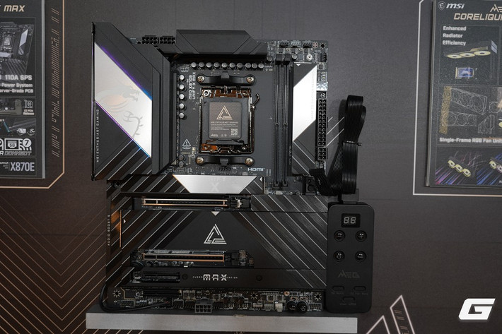 Dàn bo mạch chủ MSI tại CES 2026 đã khép lại hệ sinh thái PC của hãng bằng loạt nâng cấp tập trung vào hiệu năng và độ ổn định. (Ảnh: Genk)