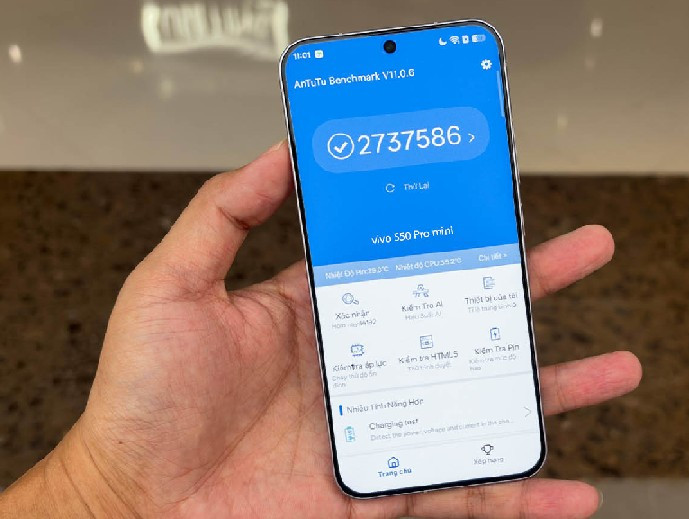 Sức mạnh này giúp S50 Pro mini chơi mượt các game nặng như Genshin Impact hay Wuthering Waves ở thiết lập cao nhất, phá vỡ định kiến “máy nhỏ thì yếu”.