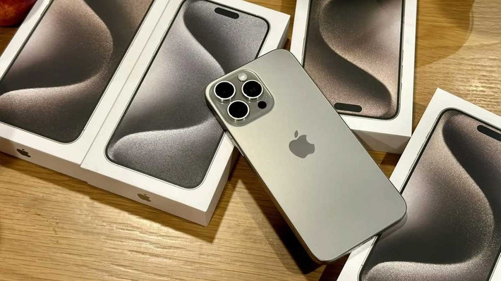 iPhone 15 series cũ vẫn là “vua tầm trung” với chip A16 Bionic, cổng USB-C và camera 48MP chất lượng.