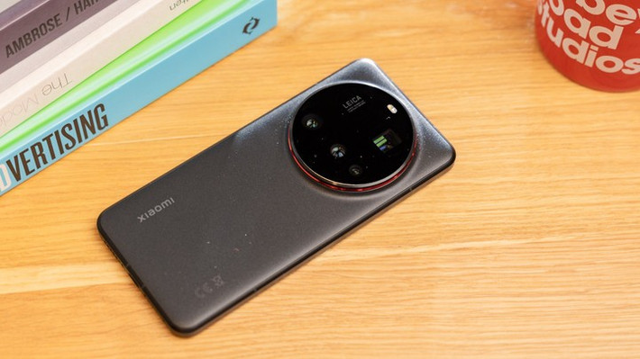 Xiaomi 15 Ultra: điện thoại chụp ảnh xuất sắc nhất, zoom quang học 4.3x, camera tele 200MP thay thế DSLR.