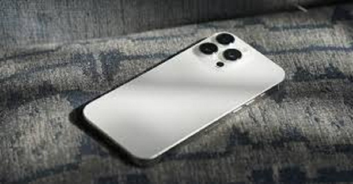 Một số người dùng cho biết việc thay pin mới đã giúp khắc phục hoàn toàn tình trạng này.