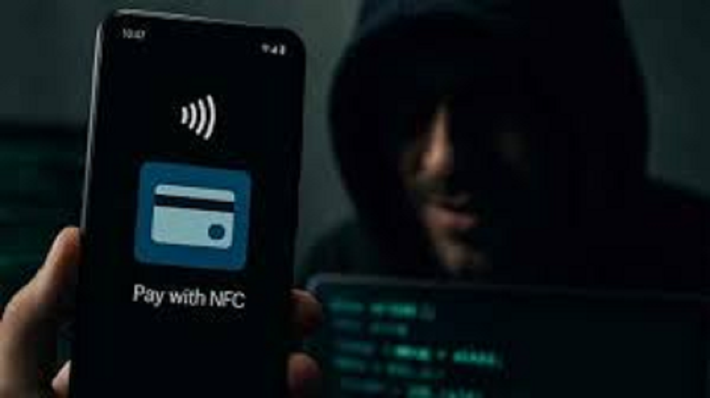 Chỉ cần tiếp cận trong phạm vi 10cm, thiết bị giả mạo có thể trừ tiền ngay lập tức.