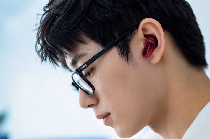 Ở phân khúc chống ồn chủ động, Bose QuietComfort Ultra Earbuds 2 tiếp tục được xem là một trong những lựa chọn hàng đầu khi sở hữu khả năng loại bỏ tiếng ồn cực kỳ hiệu quả, đặc biệt với các âm thanh liên tục như tiếng động cơ máy bay, tiếng điều hòa hay tiếng ồn trong văn phòng, giúp người dùng tập trung làm việc hoặc tận hưởng nội dung giải trí một cách trọn vẹn hơn.