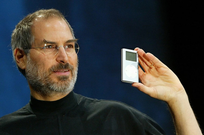 Trong thực tế, Steve Jobs trở lại Apple năm 1997 và khai sinh iPod, iPhone, iPad.