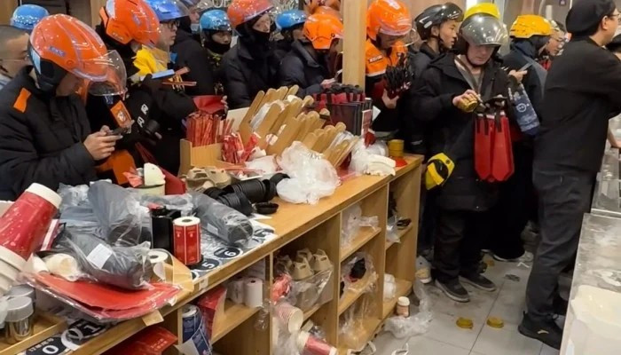 Cuộc đua quà tặng và ra mắt mô hình AI mới dịp Tết giúp các công ty mở rộng tệp người dùng và nâng cao nhận thức công nghệ.s