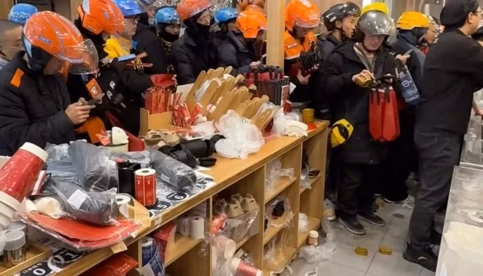 Cuộc đua quà tặng và ra mắt mô hình AI mới dịp Tết giúp các công ty mở rộng tệp người dùng và nâng cao nhận thức công nghệ.s