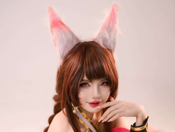 Mới đây, bộ ảnh cosplay Ahri của cô nàng đã tạo nên cơn sốt trên mạng xã hội.