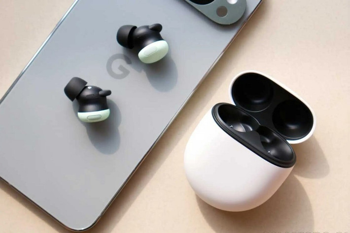 Nguy hiểm hơn, chúng còn có thể gán tài khoản Google của mình làm chủ sở hữu và theo dõi vị trí tai nghe qua mạng Find Hub.