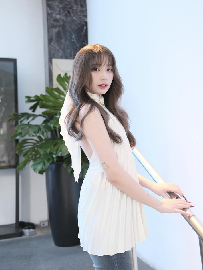 Xuất thân từ Singapore, cô bắt đầu theo đuổi cosplay từ năm 2015 và nhanh chóng xây dựng được lượng người hâm mộ đông đảo.