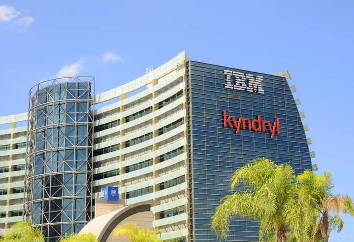 Sự chuyển mình của hãng bắt đầu từ việc bán mảng PC cho Lenovo và tách Kyndryl năm 2021.