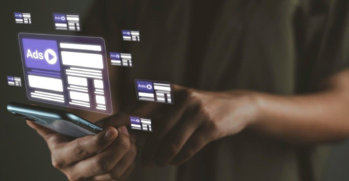 Nhiều chuyên gia cảnh báo smartphone có thể bị lợi dụng để nghe lén.