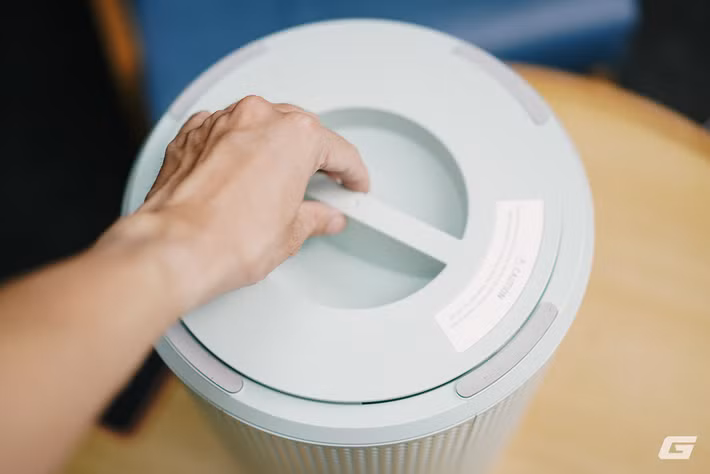 Ngoài ra, Aero Mini còn hỗ trợ kết nối ứng dụng thông minh, cho phép người dùng điều khiển từ xa, theo dõi chất lượng không khí, hẹn giờ hoạt động và kiểm tra tình trạng bộ lọc một cách dễ dàng. (Ảnh: Genk)