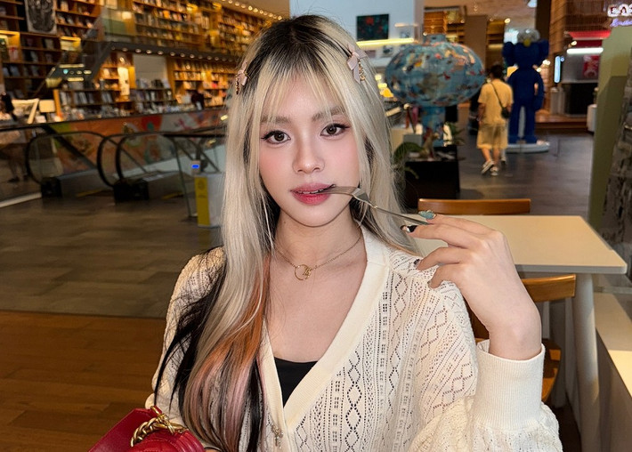 Theo một số nguồn tin, Gmak và đồng đội từng nảy sinh nghi ngờ về hành vi của Warasin nhưng không lên tiếng vì thiếu bằng chứng và lo ngại mâu thuẫn nội bộ.