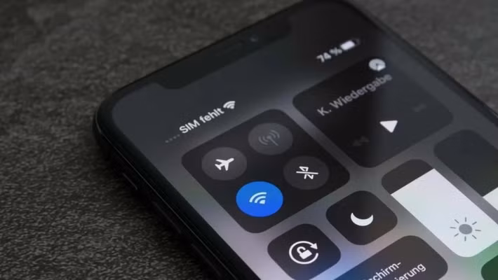 Nhiều người tin rằng tắt Wi-Fi và Bluetooth sẽ giúp điện thoại tiết kiệm pin đáng kể.