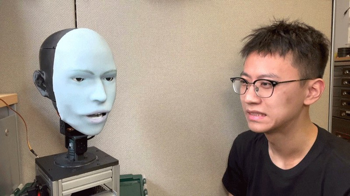 Công nghệ này giúp giảm hiệu ứng “thung lũng kỳ lạ” (thuật ngữ chỉ cảm giác giả tạo khi tiếp xúc với robot hình người) và tăng cảm giác tự nhiên khi giao tiếp.