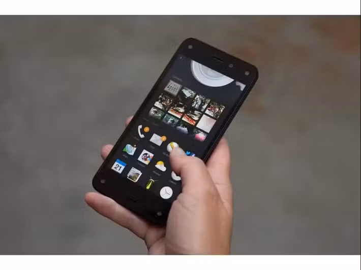 Amazon Fire Phone có tới 5 camera mặt trước nhưng thiếu kho ứng dụng Google, khiến người dùng quay lưng.