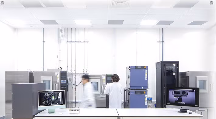 Theo Apple, những bài kiểm tra này không chỉ nhằm tạo ra thiết bị “khó hỏng” mà còn đảm bảo hiệu năng ổn định trong suốt vòng đời sản phẩm.