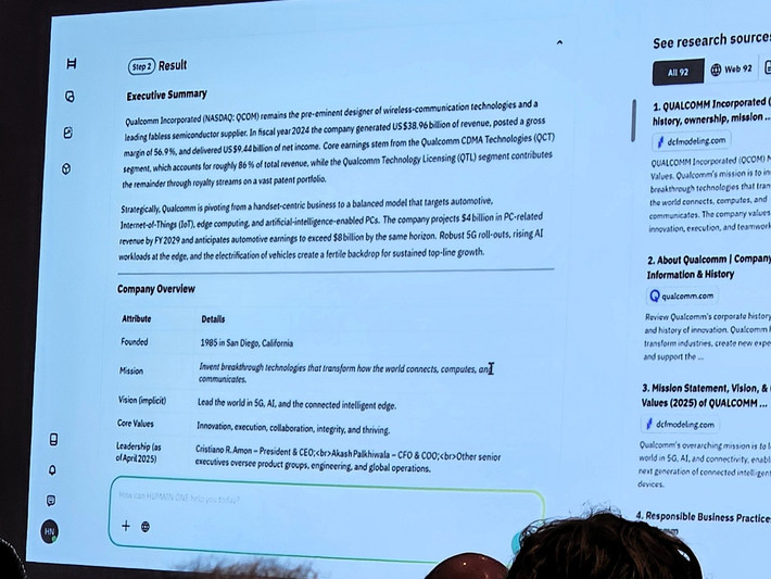 Horizon Pro sở hữu cấu hình mạnh với Snapdragon X Elite, RAM 32GB, SSD 1TB và màn OLED 14 inch.
