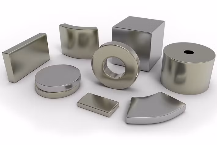 Các yêu cầu kỹ thuật khắt khe như chịu nhiệt cao, lực từ mạnh và độ đồng nhất tuyệt đối khiến NdFeB gần như không có phương án thay thế khả thi trong thiết kế robot tiên tiến.