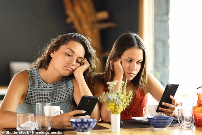 Sau một tháng, người dùng có thể lấy lại quyền chủ động: cầm điện thoại khi cần, thay vì bị thôi thúc vô thức.