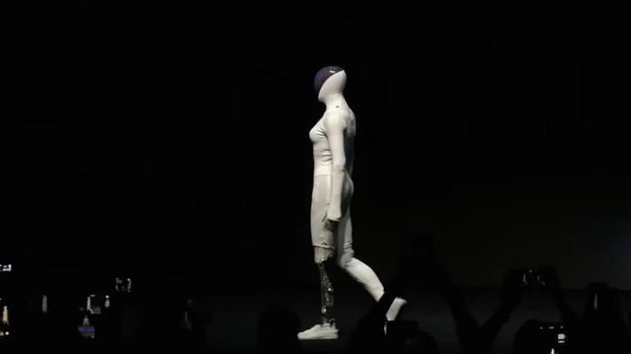 Lý do chọn thiết kế hình người là để robot dễ thích nghi với thế giới thực.