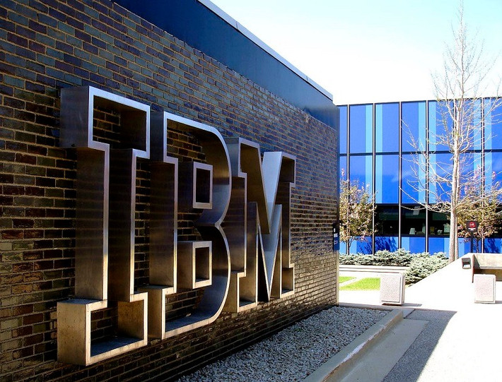 IBM từng là biểu tượng không thể lay chuyển của ngành máy tính doanh nghiệp thế kỷ 20.