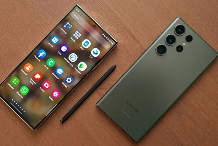 Galaxy S23 Ultra nổi bật với màn hình lớn, bút S Pen tiện lợi và camera 200 MP, giá chỉ khoảng 13,49 triệu đồng.