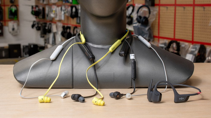 Nhiều người mất hàng loạt earbuds vì dễ rơi hoặc thất lạc hộp sạc, khiến neckband trở nên hợp lý hơn.