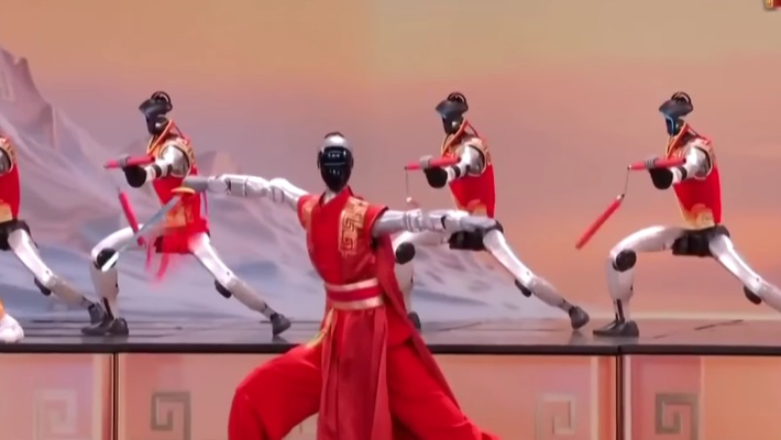 Robot hình người Trung Quốc gây sốt khi biểu diễn kungfu tại Gala Tết Nguyên đán.
