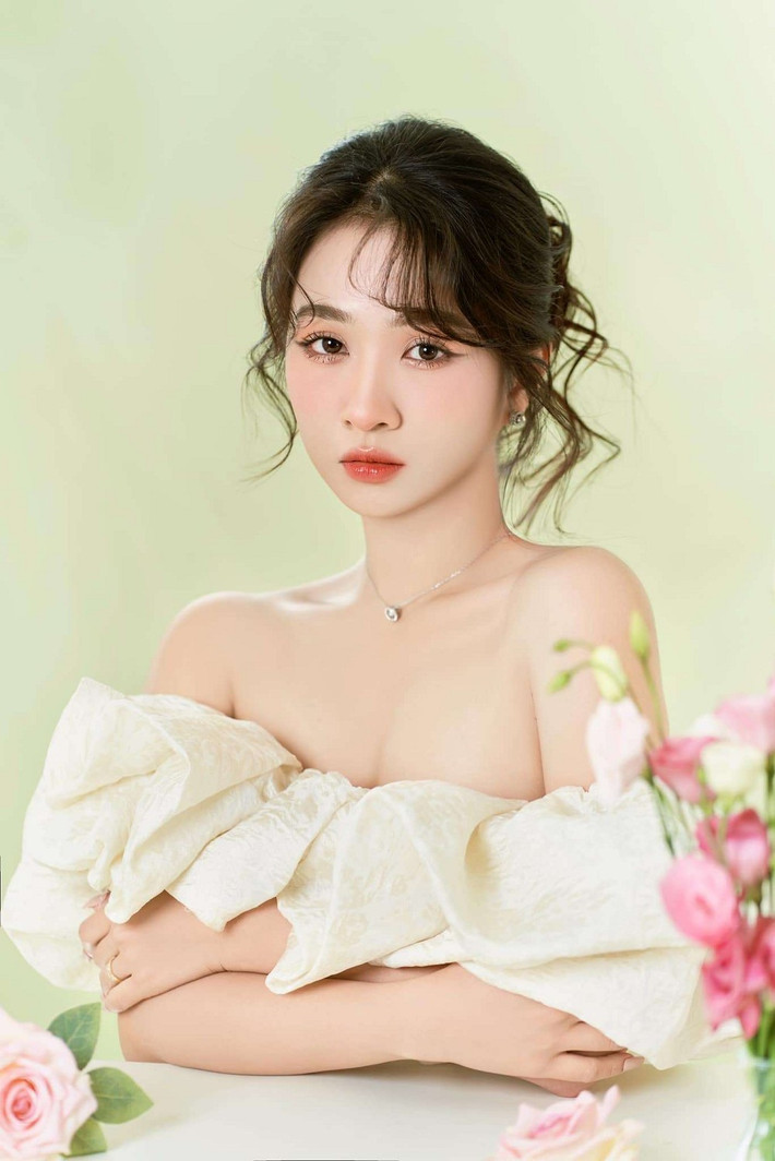 Khoảnh khắc đứng cạnh Kaka trở thành niềm tự hào và kỷ niệm vô giá đối với cô nàng.