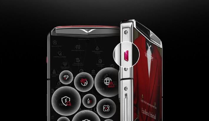 Vertu mô tả sản phẩm là “nghi lễ của xa xỉ” với 320 chi tiết thủ công, da cá sấu, vàng dày và gối gốm cao cấp.