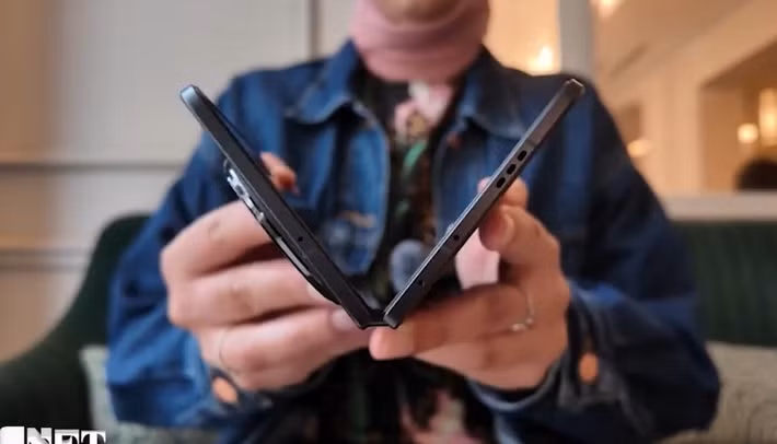 Thiết bị này được cho là sở hữu màn hình trong 7,8 inch, nhỏ hơn một chút so với các đối thủ Samsung và Google. (Nguồn: CNET)