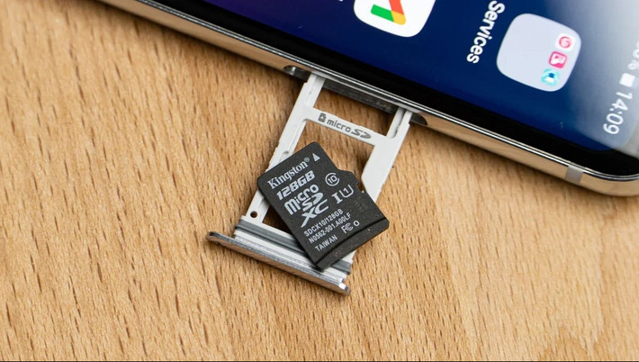 Bộ nhớ trong từ 128GB đến 256GB hiện đã đủ đáp ứng nhu cầu, thẻ nhớ microSD dần biến mất.