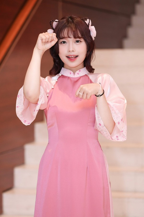 Không chỉ là món quà dành tặng fan dịp cận Tết, loạt ảnh còn đánh dấu một chặng đường trưởng thành của Yoonsul trong sự nghiệp.