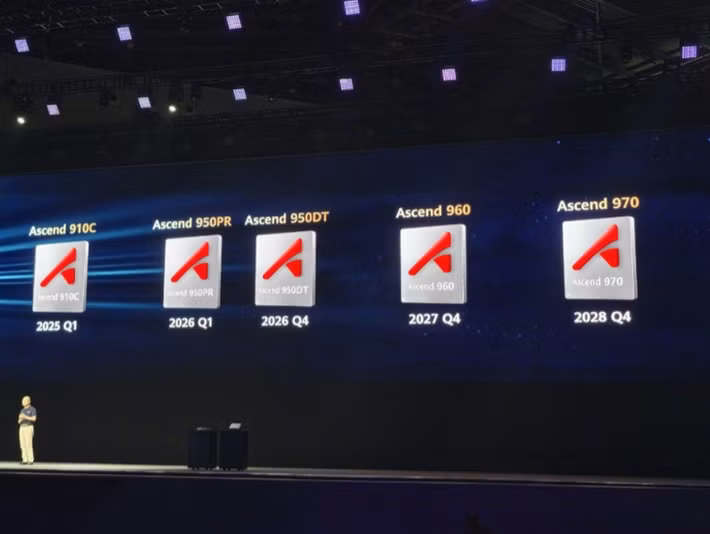 Không dừng lại ở đó, Huawei còn lên kế hoạch tung ra các thế hệ chip Ascend 960 và Ascend 970 trong giai đoạn 2027-2028 nhằm mở rộng năng lực xử lý AI và cạnh tranh trực tiếp với các nền tảng của NVIDIA.
