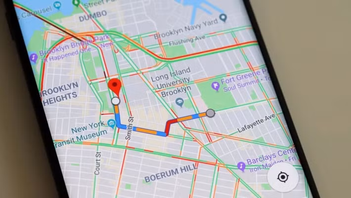 Google Maps là ứng dụng chỉ đường phổ biến cho cả ô tô, xe máy và người đi bộ.