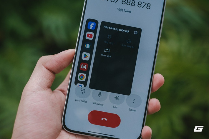 Nhóm tính năng dịch thuật toàn hệ thống gây ấn tượng với khả năng phiên dịch cuộc gọi theo thời gian thực, hỗ trợ tiếng Việt mượt mà. (Ảnh: Genk)