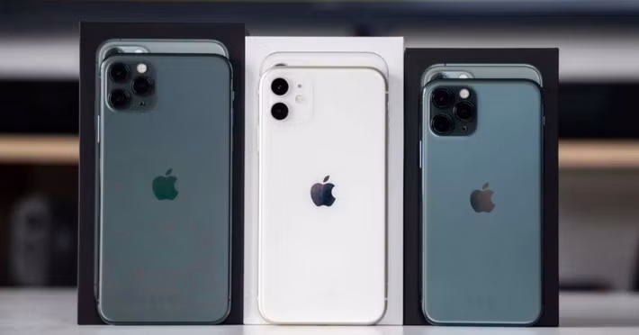 Tuy nhiên, trong trường hợp Apple quyết định cắt giảm, iPhone 11, 11 Pro và 11 Pro Max - ra mắt năm 2019 - là những cái tên có nguy cơ cao nhất.