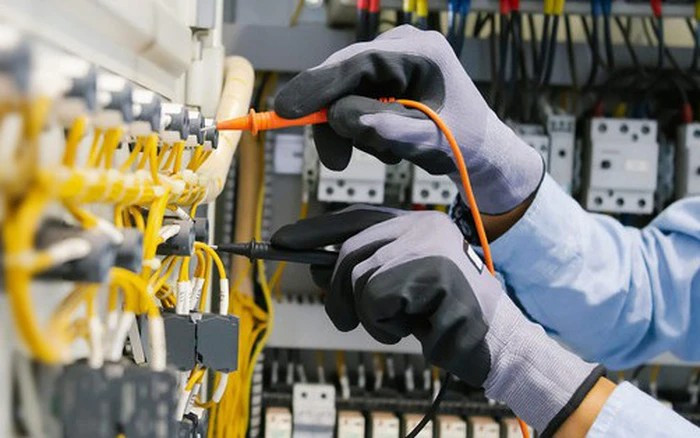 Huang khẳng định nhiều nghề thủ công như thợ điện, thợ mộc, thợ sửa ống nước sẽ là trụ cột của nền kinh tế AI.