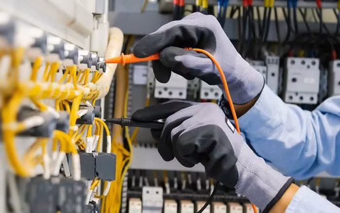 Huang khẳng định nhiều nghề thủ công như thợ điện, thợ mộc, thợ sửa ống nước sẽ là trụ cột của nền kinh tế AI.