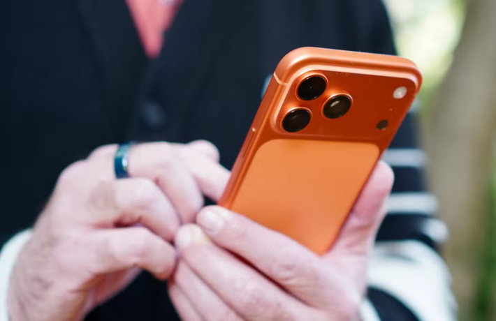 Apple từng hứa hẹn ra mắt Siri mới cùng iPhone 16 nhưng đến nay vẫn chưa xuất hiện. (Ảnh: AndroidPolice)