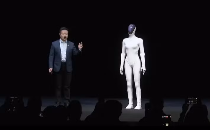 Nhiều khán giả nghi ngờ có người đóng giả, buộc CEO phải chứng minh trực tiếp.