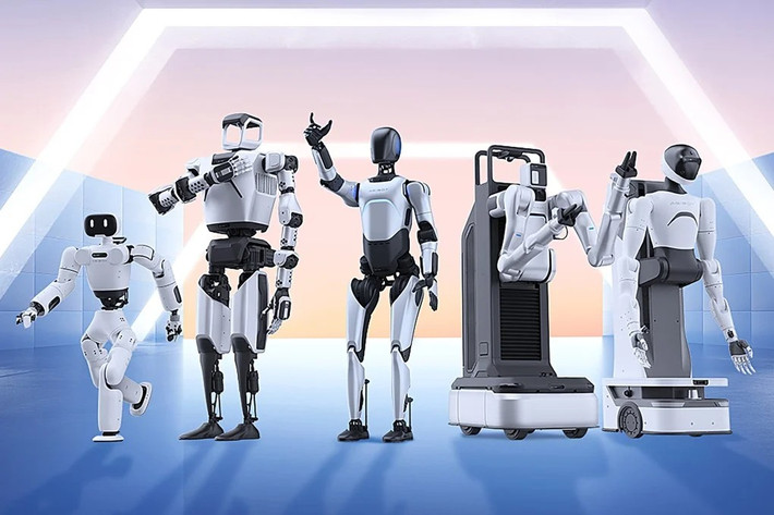 Không chỉ robot hình người, chó robot bốn chân, robot để bàn chăm sóc cảm xúc hay robot múa lân cũng tạo hiệu ứng mạnh tại triển lãm.