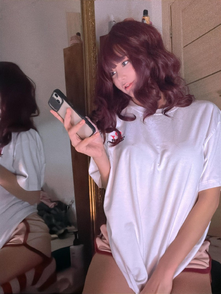 Trên trang cá nhân, cô thường xuyên giao lưu, trò chuyện và mang lại cảm giác gần gũi.