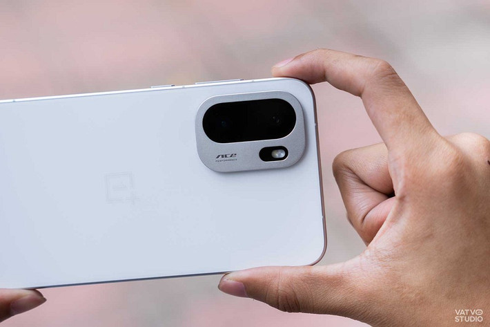 Trang bị chip Snapdragon 8 Elite và màn hình AMOLED 165Hz 1.5K, vượt trội trong tầm giá dưới 10 triệu.(Ảnh: Vatvostudio)